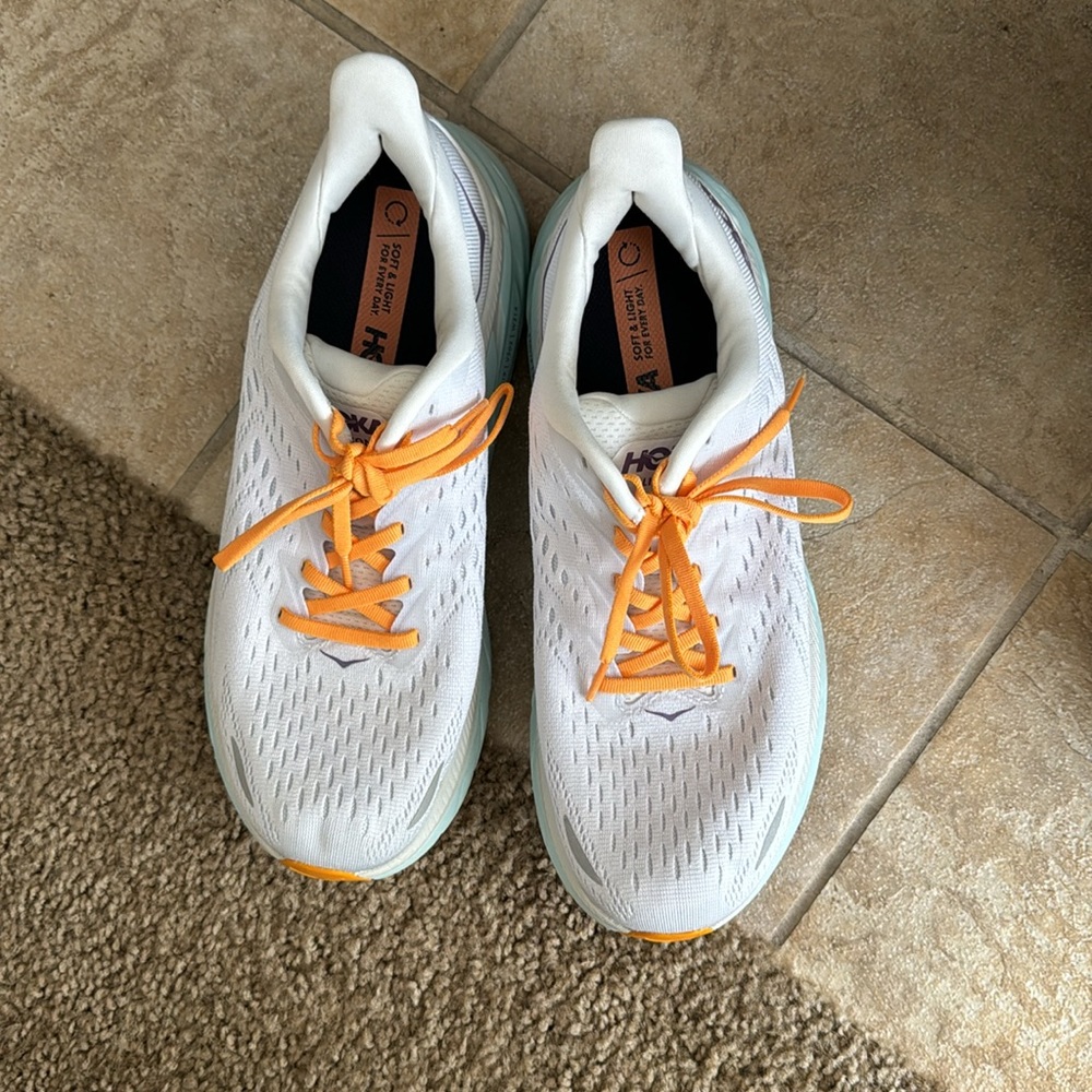HOKA - Picture 2 of 11
